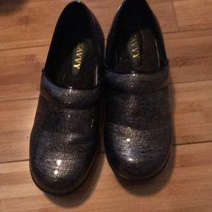 Black savvy nursing shoes size 9